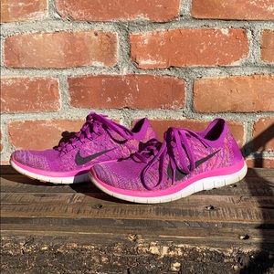 NIKE FREE RUN SHOES!!